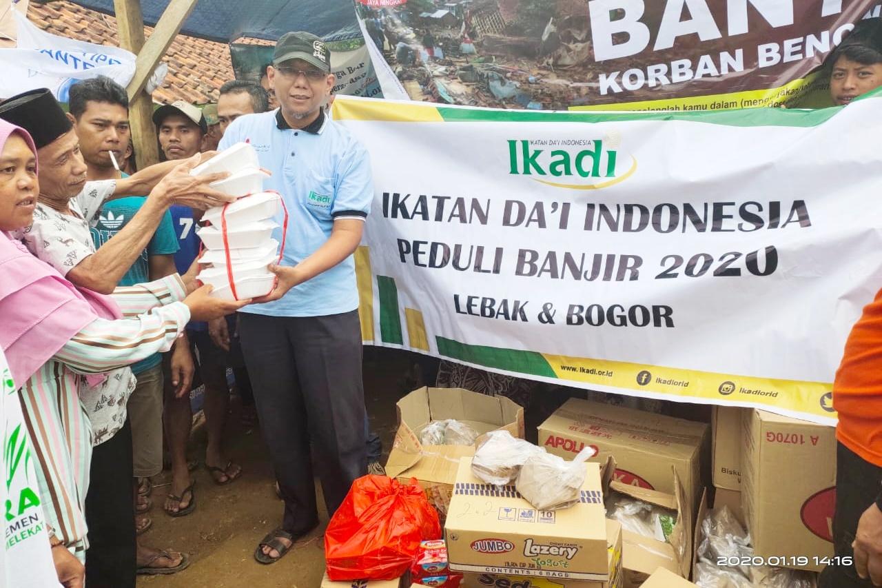 PP IKADI Salurkan Bantuan Untuk Korban Banjir Lebak